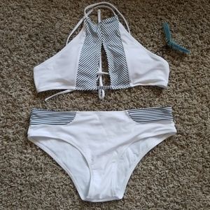 White and black cupsay bikini